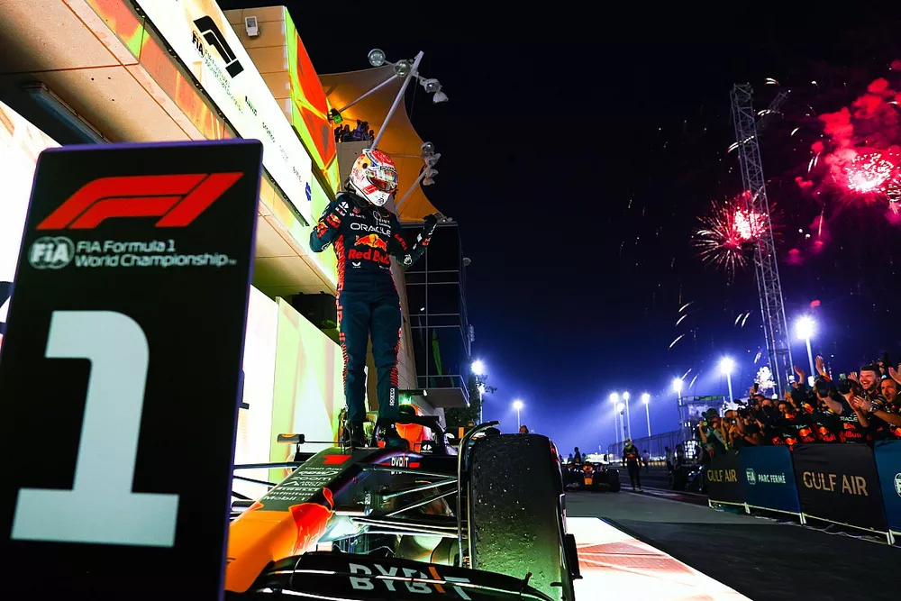 Ganador de la carrera Max Verstappen, Red Bull Racing RB19