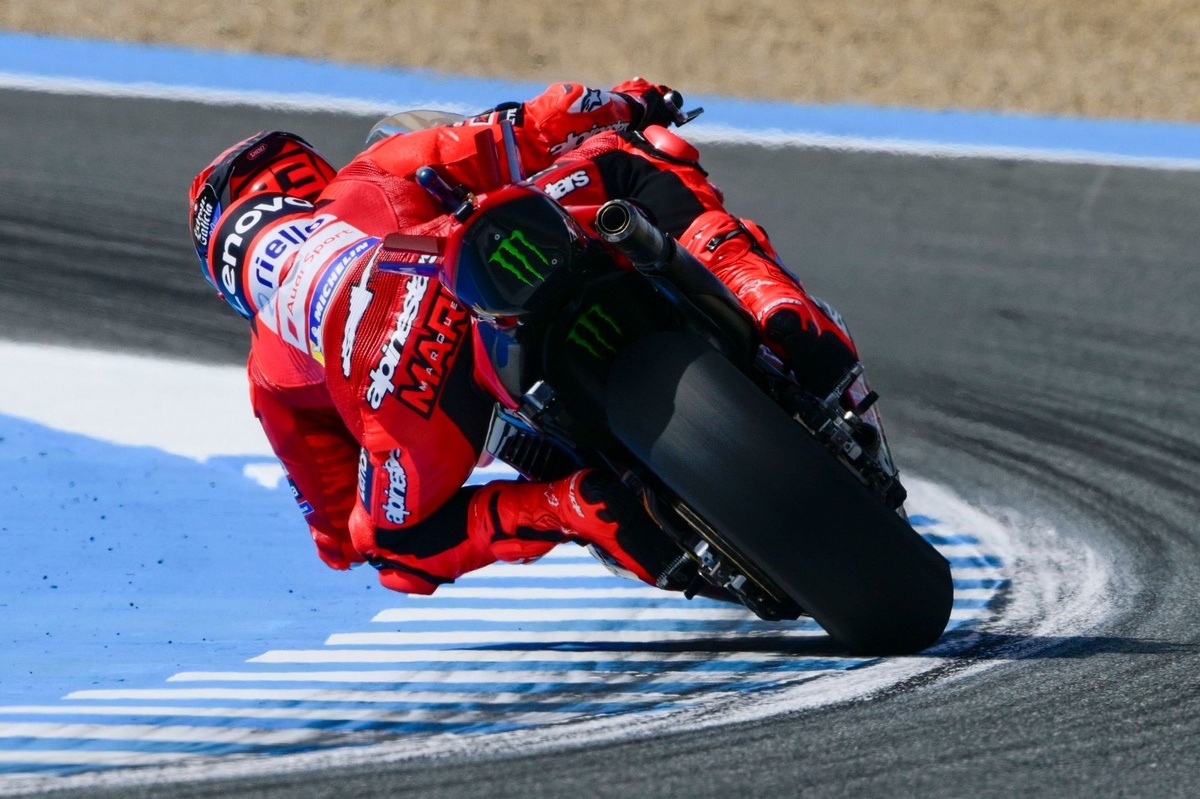 https://cdn-6.motorsport.com/images/amp/6AErvZk6/s6/marc-marquez-ducati-team.jpg