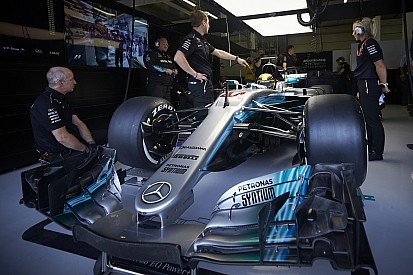 How big is a Formula 1 Mercedes car?