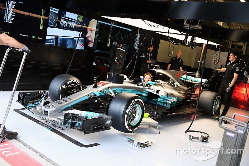 Coche de Lewis Hamilton, Mercedes-Benz F1 W08 en el garaje