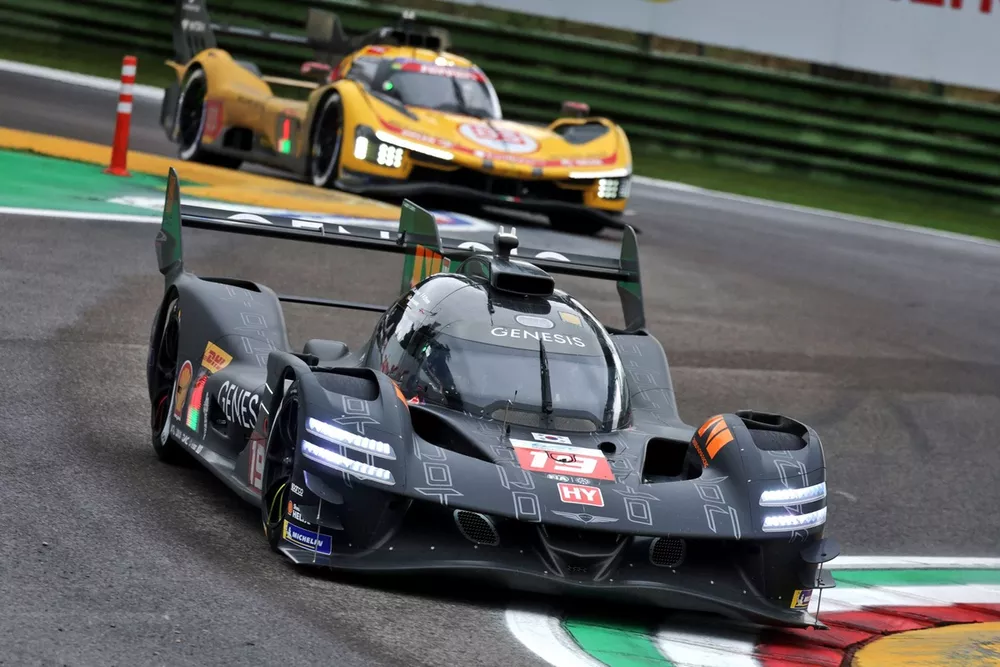 #19 Genesis Magma Racing Genesis GMR-001: Mathieu Jaminet, Paul-Loup Chatin, Daniel Juncadella