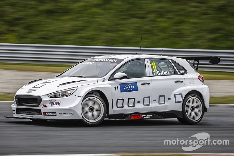 Thed Bjork encabeza el dominio de Hyundai con la pole