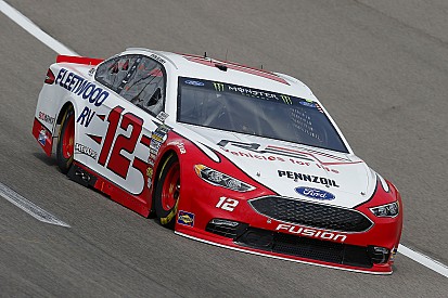 Ryan Blaney supera a Kevin Harvick y gana Etapa 1 en Kansas