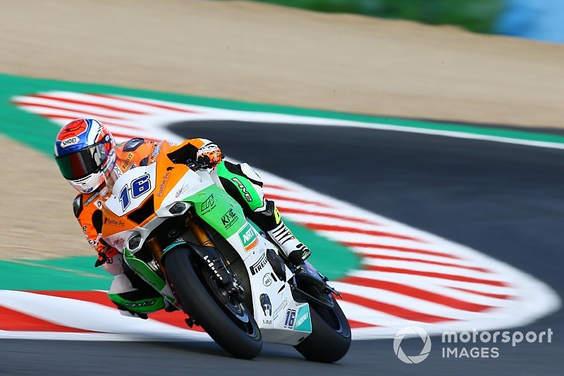 Magny-Cours, Gara: Cluzel vince su Cortese e Mahias, Caricasulo cade all'ultimo giro!