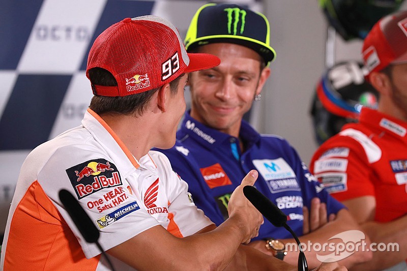 Rossi weigert Marquez hand te geven, maar ziet 'geen enkel probleem'