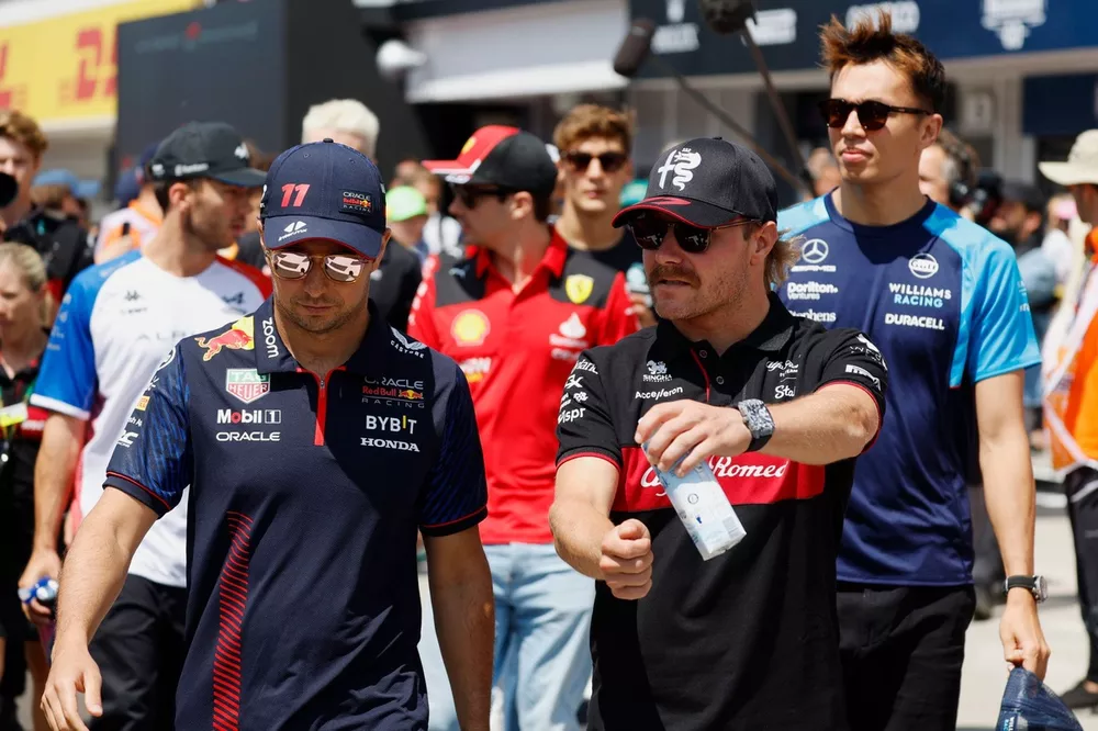 Sergio P&eacute;rez, Red Bull Racing, Valtteri Bottas, Alfa Romeo F1 Team 
