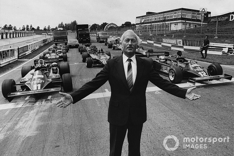 Colin Chapman, Con una parrilla de coches Lotus F1