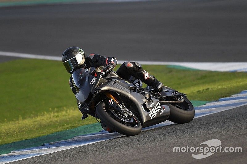 Lewis Hamilton probando la Yamaha Superbike
