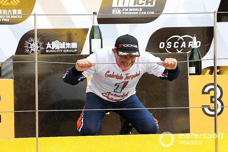 Tarquini, Campione feroce: