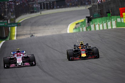 Vídeo: Verstappen se encaró y empujó a Ocon tras llamarle "idiota"