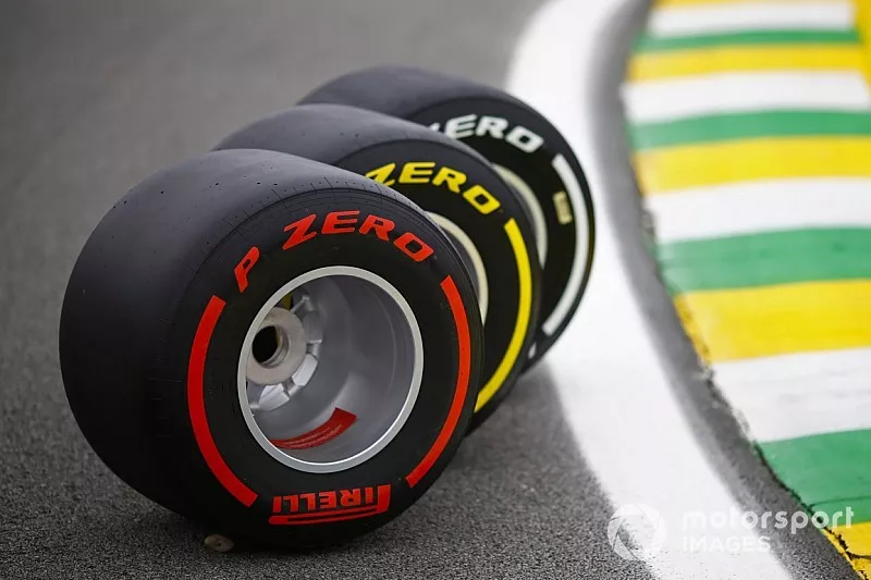 Tres neum&aacute;ticos Pirelli se muestran en la pista