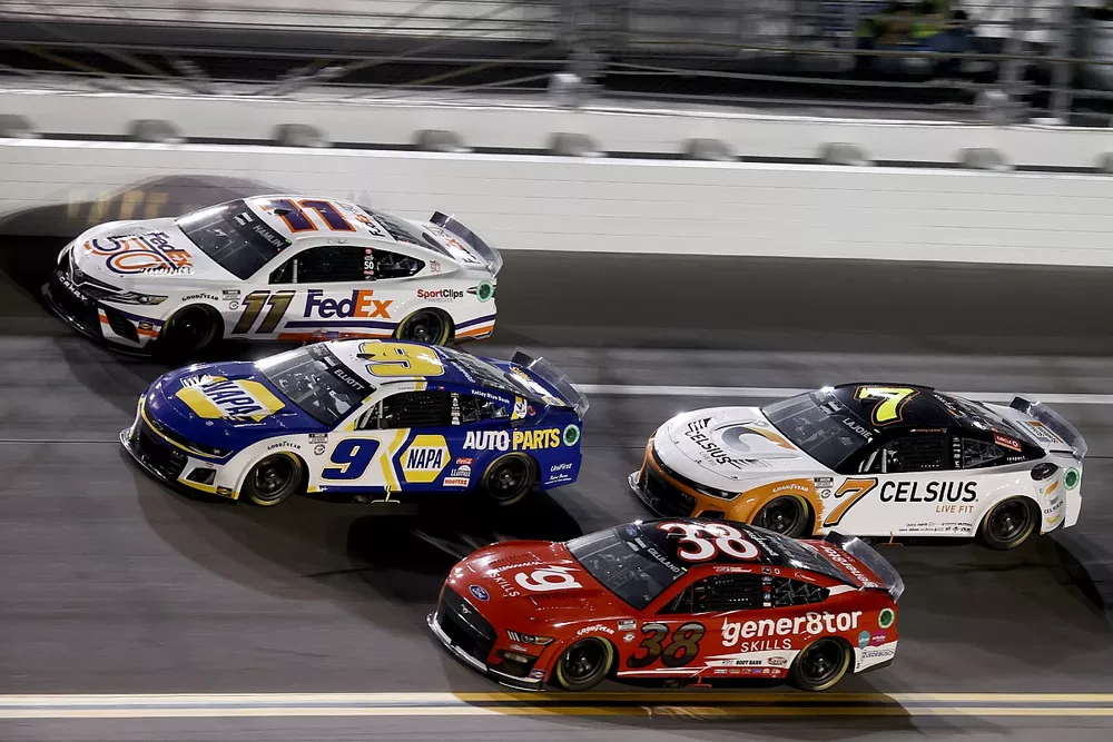 Chase Elliott, Hendrick Motorsports, NAPA Auto Parts Chevrolet Camaro, Todd Gilliland, Front Row Motorsports, gener8tor Skills Ford Mustang, Corey LaJoie, Spire Motorsports, Celsius Chevrolet Camaro, Denny Hamlin, Joe Gibbs Racing, FedEx 50 Toyota Camry