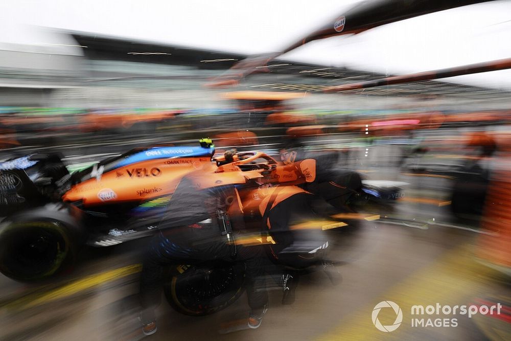 Pit stop con el monoplaza de Lando Norris, McLaren MCL35