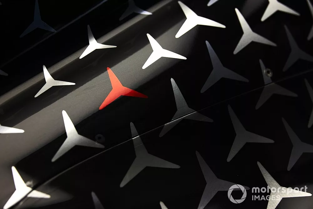 La estrella homenaje a Lauda en el chasis del Mercedes F1 W11