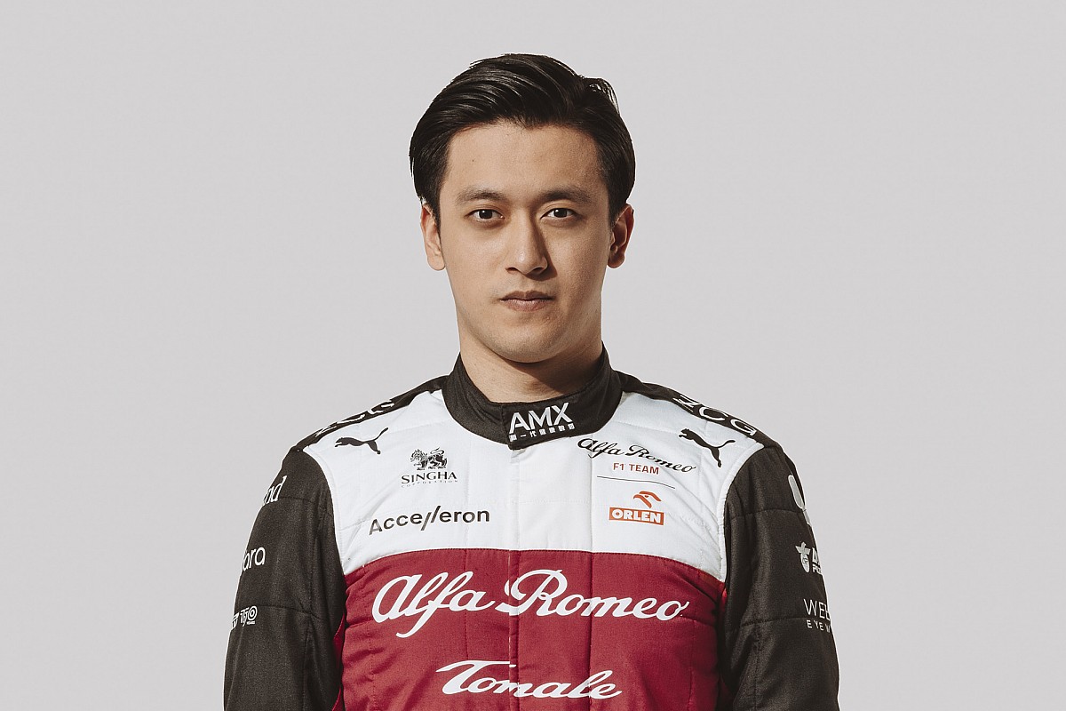 初の中国人F1ドライバー周冠宇「新車を見ると、デビューが近づいている