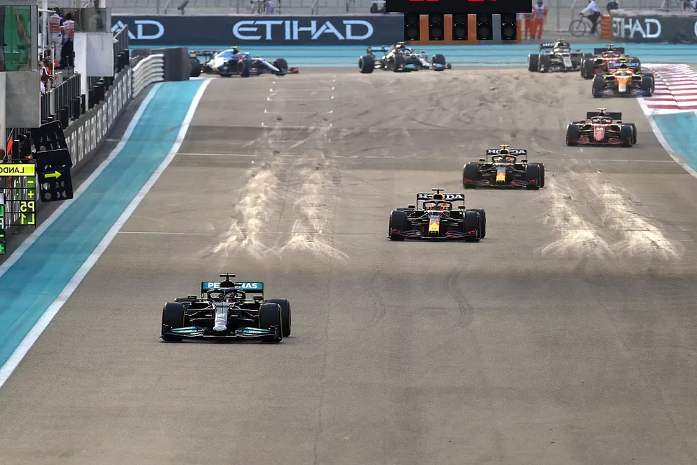 Lewis Hamilton, Mercedes W12, Max Verstappen, Red Bull Racing RB16B, Sergio Perez, Red Bull Racing RB16B
