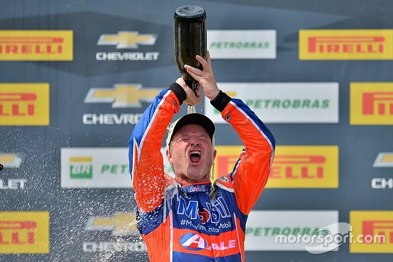 Rubens Barrichello comemora vit&oacute;ria no Velopark