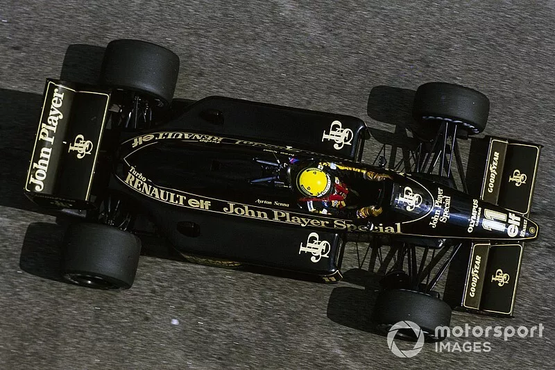 Ayrton Senna en el Lotus 97T provisional Renault con la suspensi&oacute;n y caja de cambios Lotus 98T

