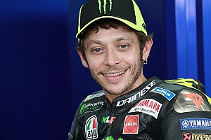 Rossi esperará algunas carreras para definir su futuro