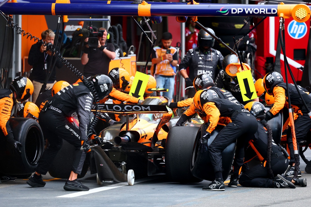 McLaren: F1 pitstop issues on Norris' side