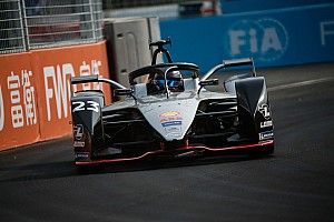 Nissan nadal na czele