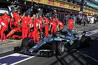 Damon Hill discute com Twitter oficial da Mercedes