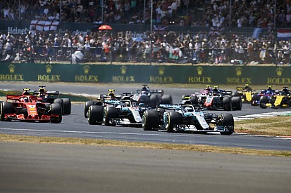 Villeneuve: Raikkonen, Hamilton'ın ev yarışı olduğu için 10 saniye cezası aldı