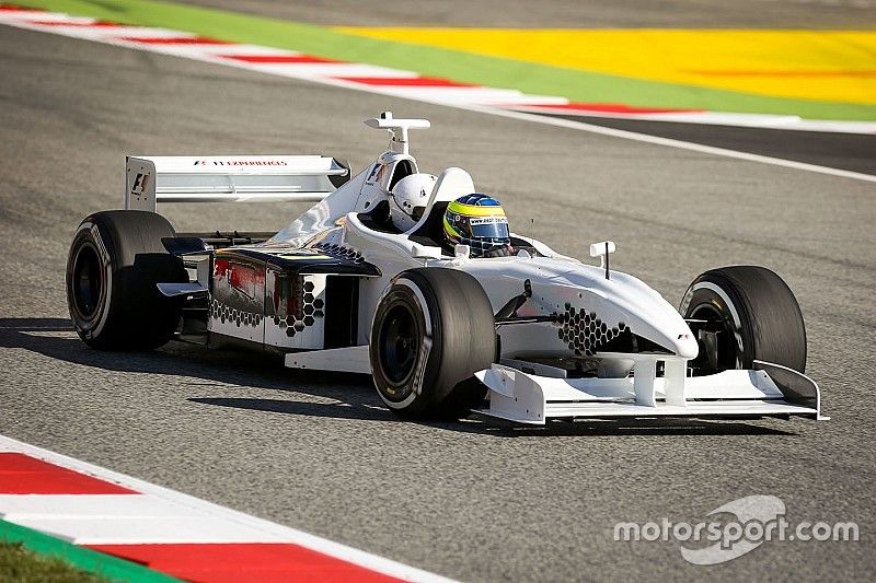 Zsolt Baumgartner, piloto en el auto de dos asientos de la experiencia de la F1