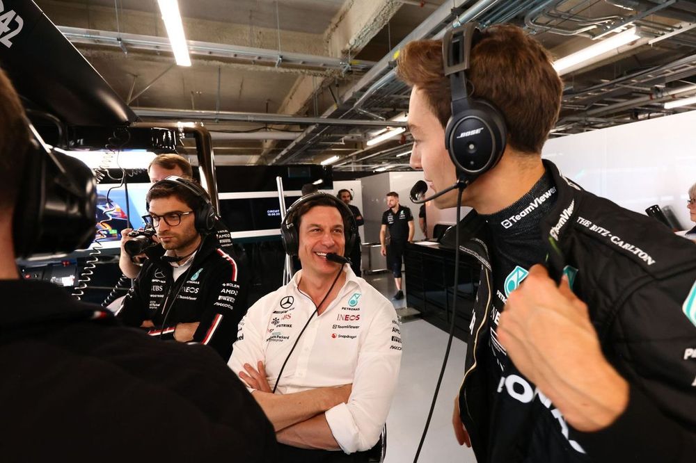 Jerome d'Ambrosio, Director de Desarrollo de Pilotos, Mercedes-AMG, Toto Wolff, Director del Equipo y CEO, Mercedes-AMG, George Russell, Mercedes-AMG