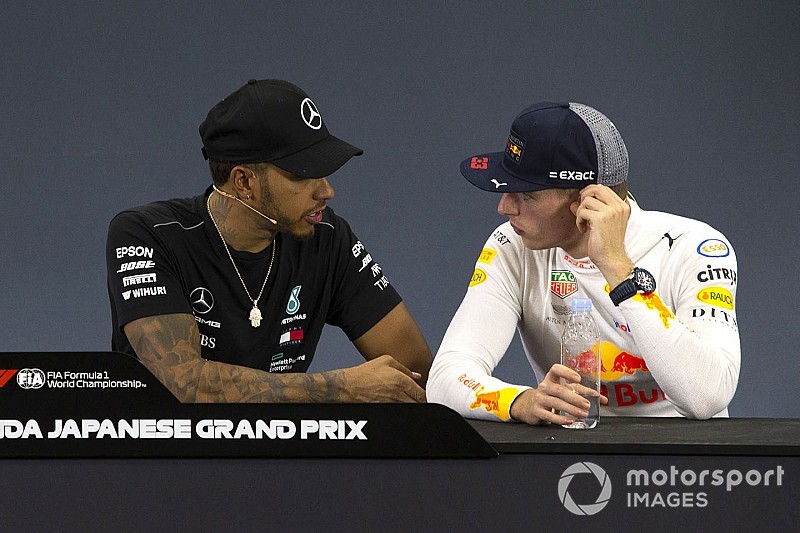 Quand Hamilton explique à Verstappen qu'il avait