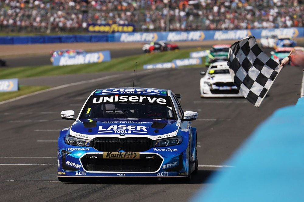 Jake Hill, Laser Tools Racing with MB Motorsport BMW 330i M Sport