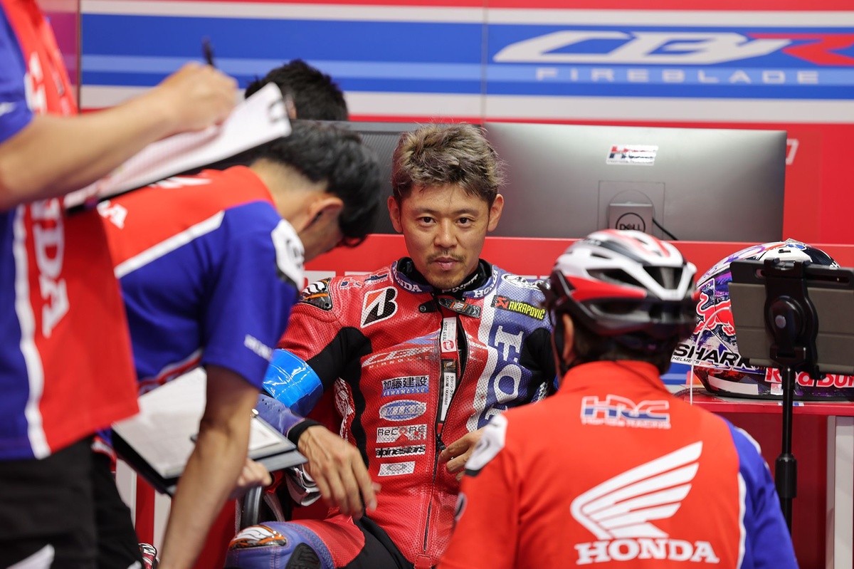 高橋 鈴鹿8耐、史上最多6回目の優勝を記念して直筆のサイン入り