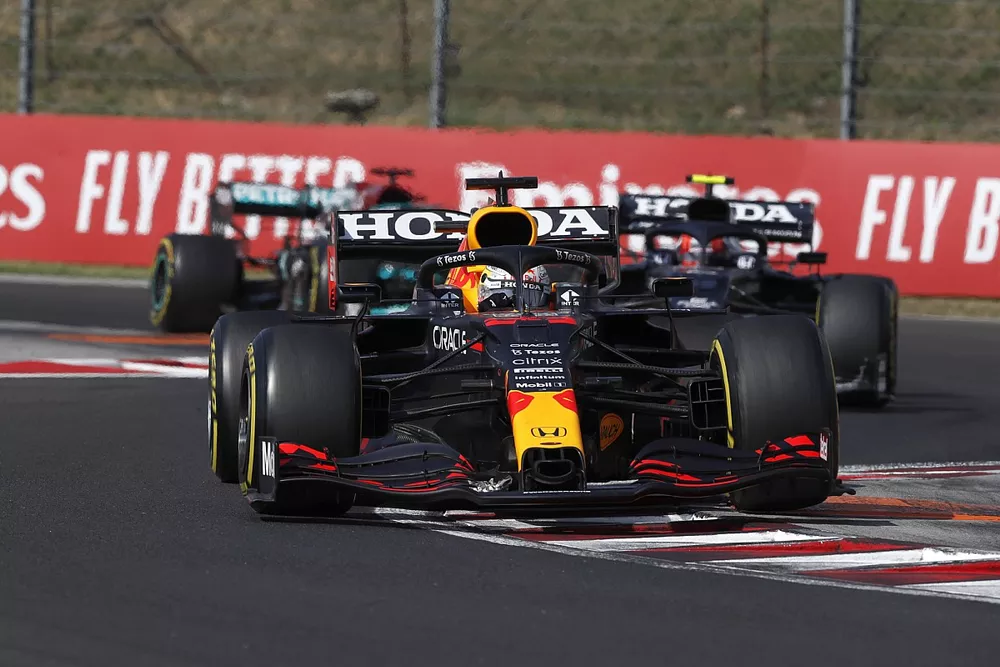 Max Verstappen, Red Bull Racing RB16B, Pierre Gasly, AlphaTauri AT02