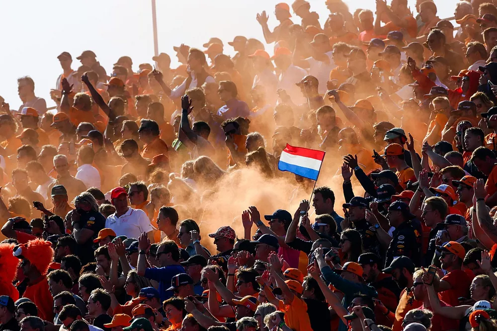 Fans met Nederlandse vlag