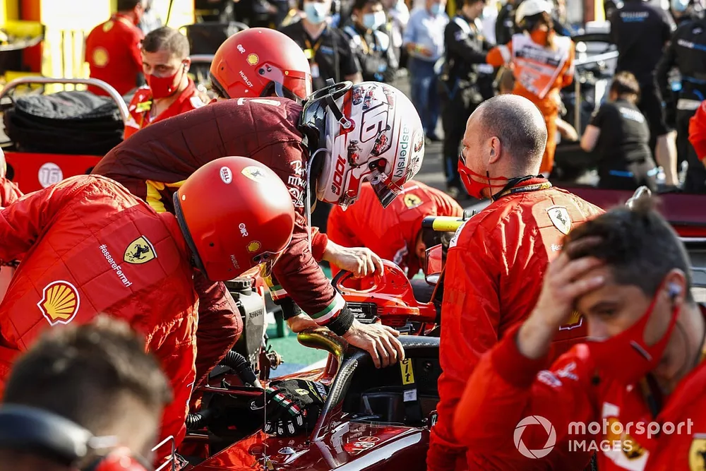 Charles Leclerc, Ferrari, en pit lane