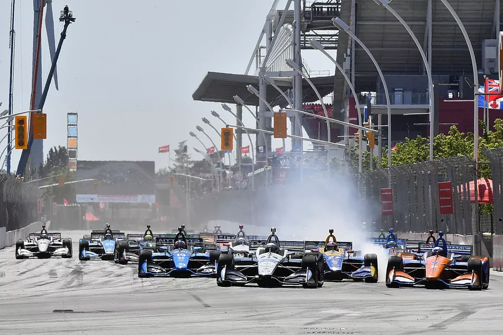 Simon Pagenaud, Team Penske Chevrolet, al comando, alla partenza