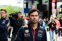 Schumacher: Red Bull decidi&oacute; sobre el futuro de P&eacute;rez y no debe estar ah&iacute;