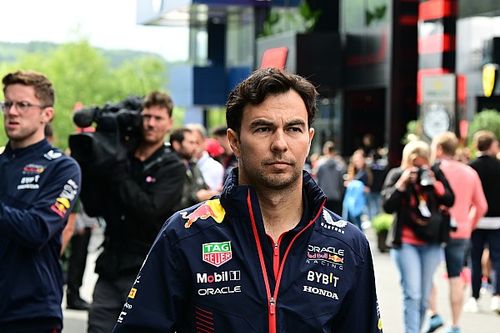 Schumacher: Red Bull decidi&oacute; sobre el futuro de P&eacute;rez y no debe estar ah&iacute;