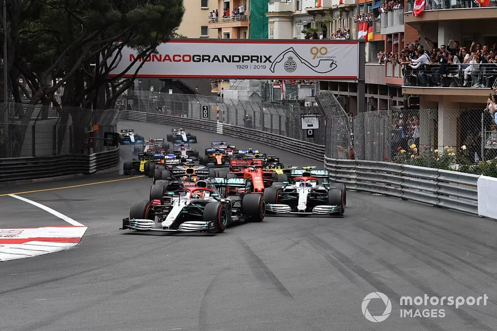 Lewis Hamilton, Mercedes AMG F1 W10, leads Valtteri Bottas, Mercedes AMG W10, Max Verstappen, Red Bull Racing RB15, Sebastian Vettel, Ferrari SF90, and the rest of the field at the start