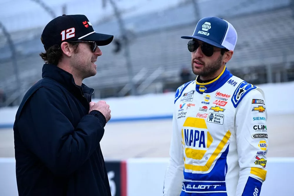 Ryan Blaney, Team Penske, Wurth Ford Mustang and Chase Elliott, Hendrick Motorsports, NAPA Auto Parts Chevrolet Camaro