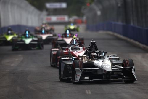 FE Brasil: Evans gana desde la última posición, Wehrlein sufre aparatoso accidente