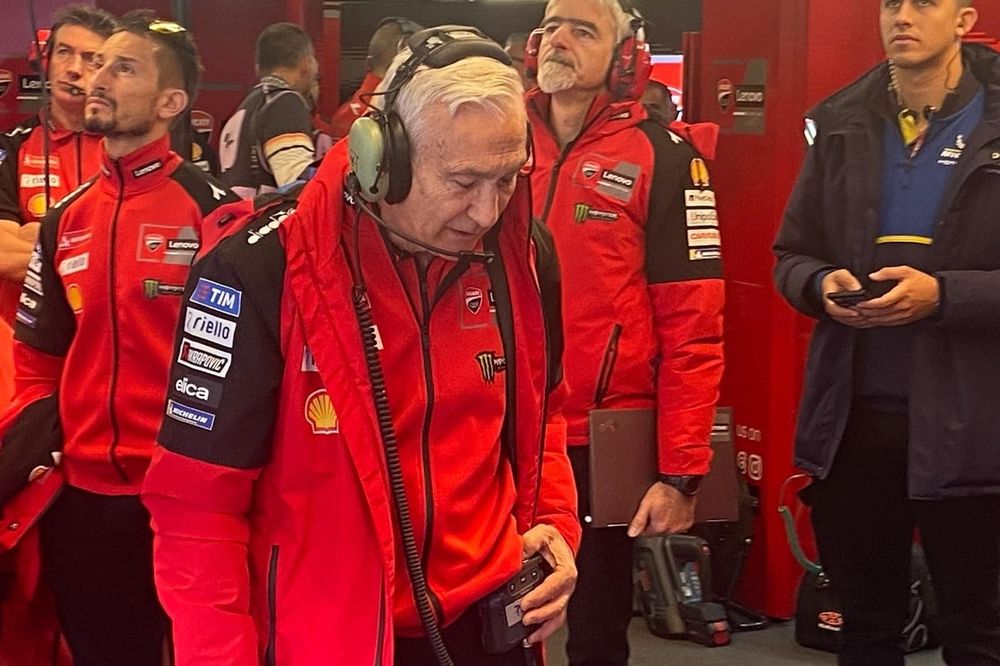 Davide Tardozzi radio box 3