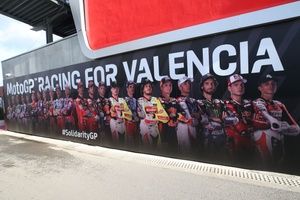 El Aspar Team y el Circuito Ricardo Tormo recuerdan a las v&iacute;ctimas de la DANA