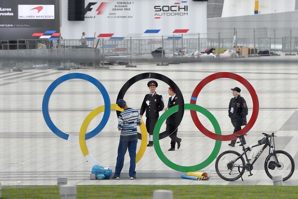 Anillos de los Juegos Ol&iacute;mpicos en el parque Ol&iacute;mpico de Sochi