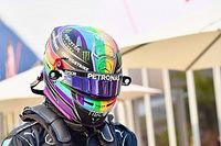 Hamilton presentó un casco con diseño especial para Qatar