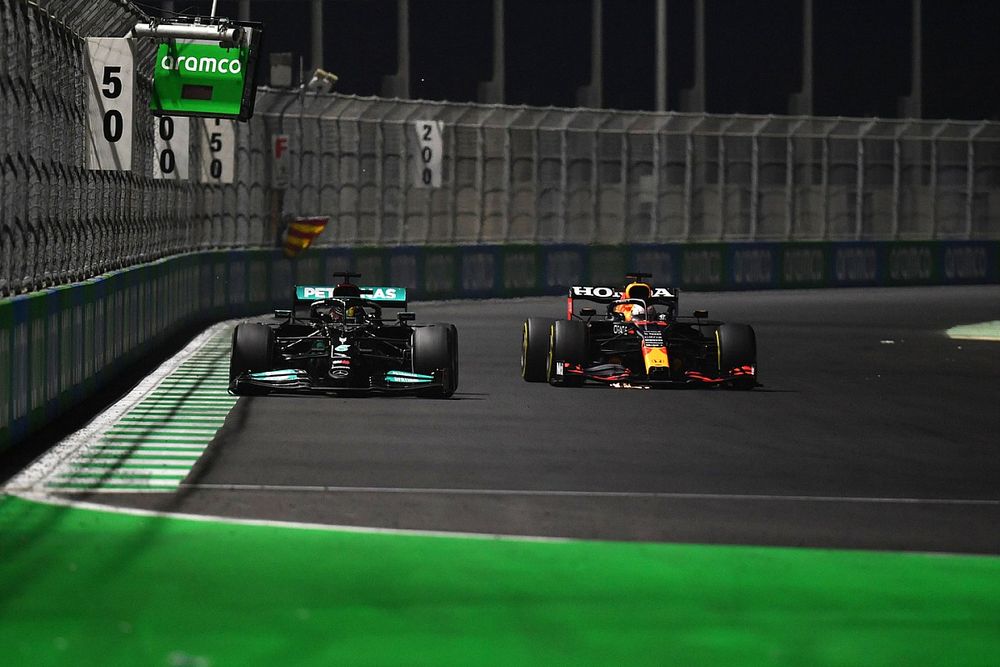 Lewis Hamilton, Mercedes W12, Max Verstappen, Red Bull Racing RB16B