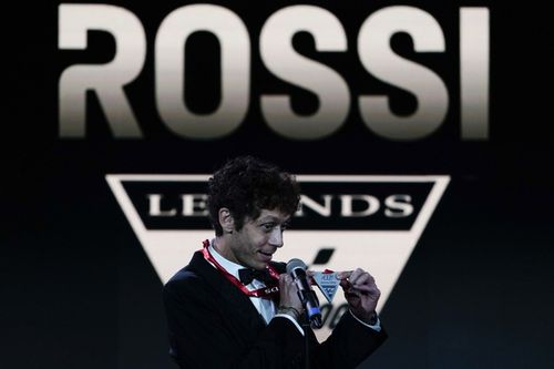 Valentino Rossi abre su particular 'ba&uacute;l de los recuerdos' a los fans y coleccionistas 