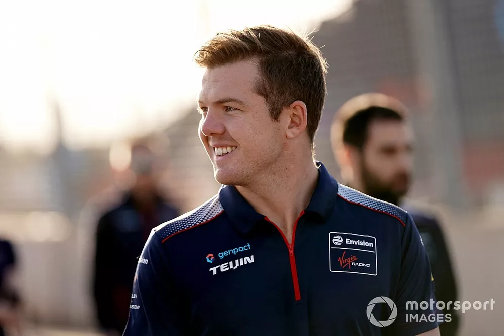 Nick Cassidy Virgin Racing sul tracciato                   