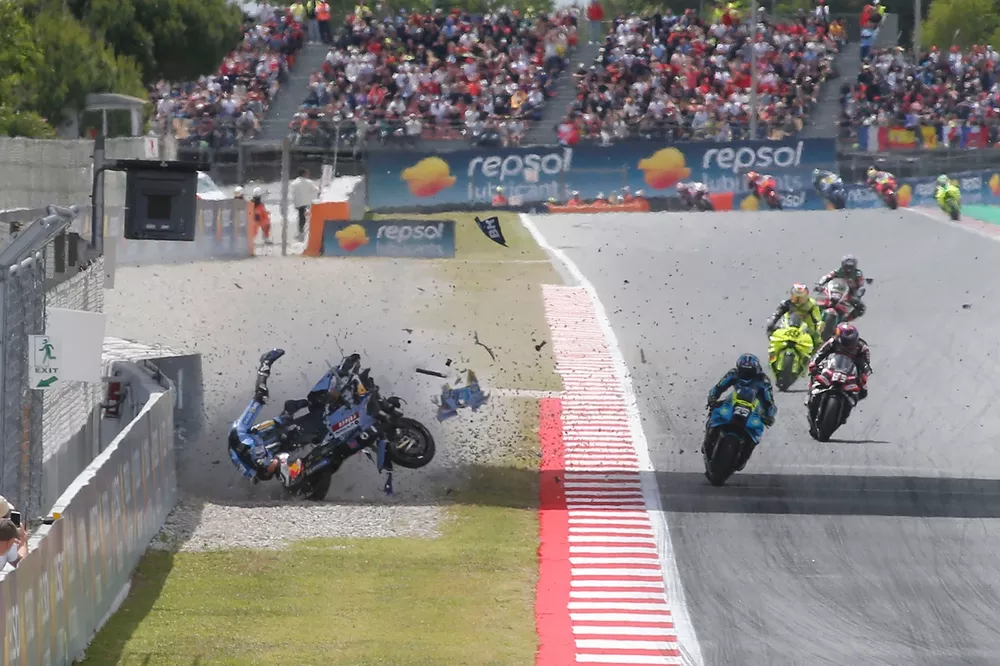 Alex Marquez, Gresini Racing, Pedro Acosta, Red Bull KTM Factory Racing crash