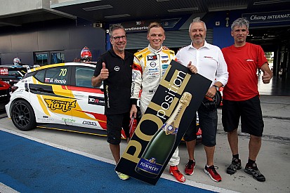 Mat’o Homola places the Opel Astra back on pole